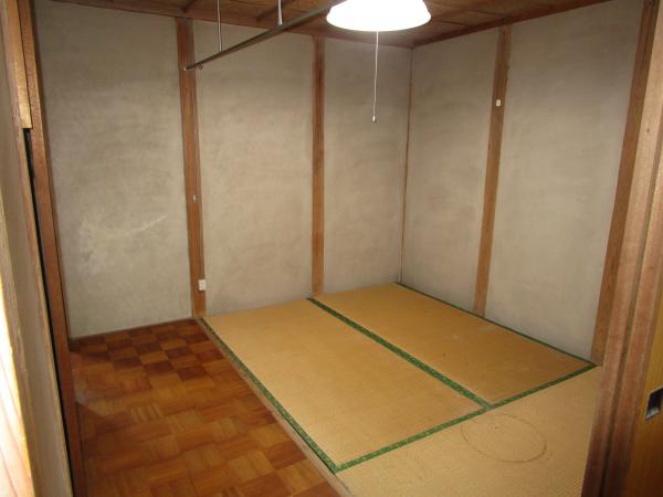 Wood house with storehouses in Oita