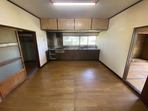 1970s wood house on a large plot in Toyama