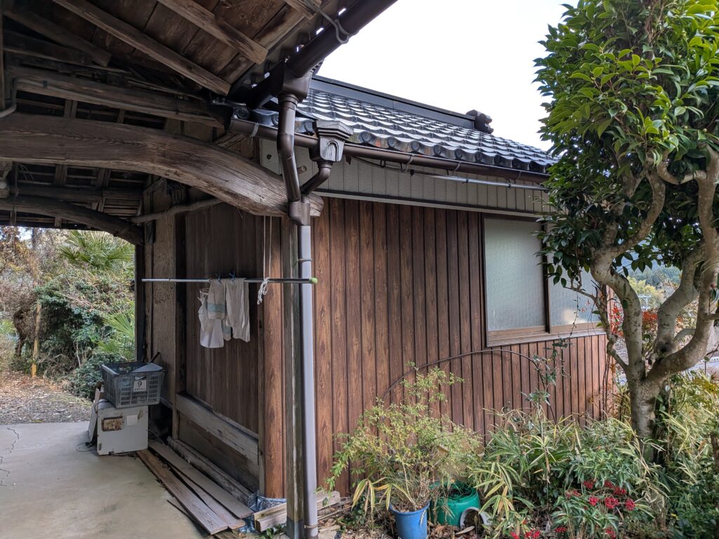 1960s wood house on a large plot in Nara
