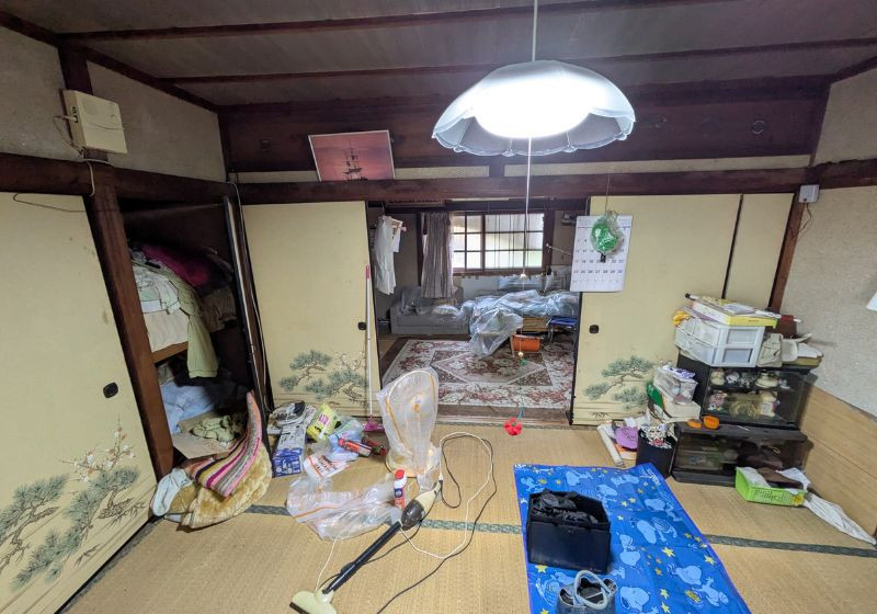 1970s wood house, 18-min walk to station, Ehime