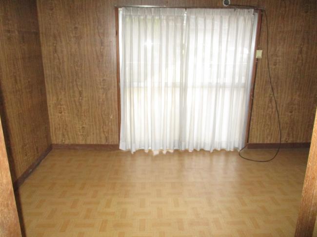 1970s wood house, 17-min walk to station, Okayama