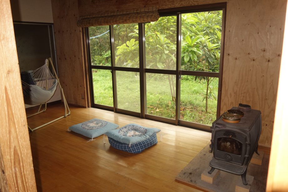 1970s wood house on a large plot in Nagasaki