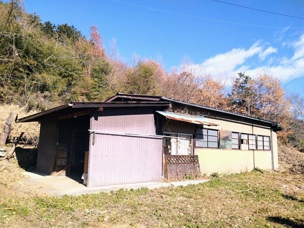 1980s wood house on a large plot in Yamanashi