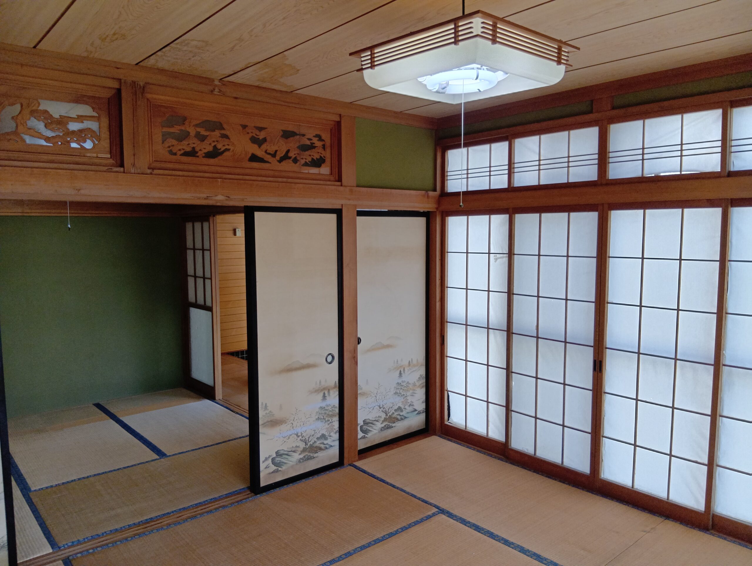 Spacious Rooms; Sunny Home on Elevated Ground