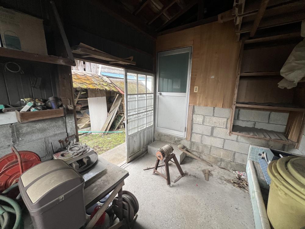1960s wood house on a large plot in Kanoya, Kagoshima