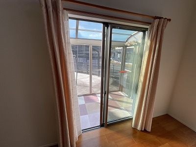 Very new building at 9 years old! Excellent location with convenient access!