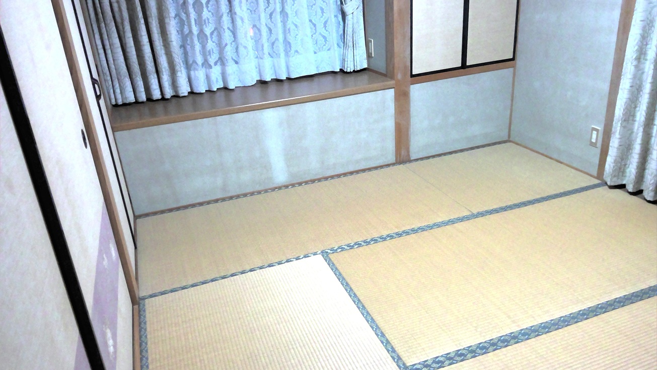 1990s wood house near the coast in Uchinoura, Kimotsuki