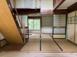 1950s wood house on a large plot in Niigata