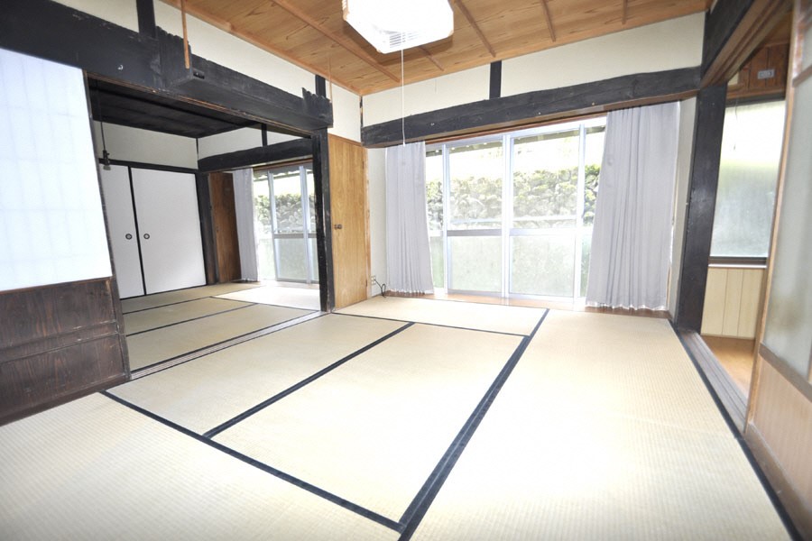 1970s wood house on a large plot in Hyogo