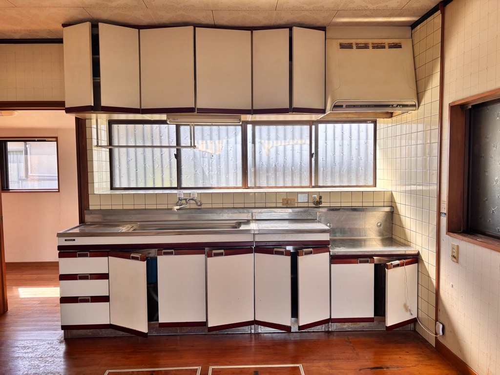 1980s wood house near the coast in Aira, Kagoshima