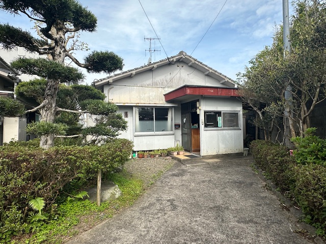 1970s wood house, 16-min walk to station, Satsumasendai