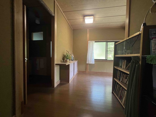 1970s wood house on a large plot in Tottori