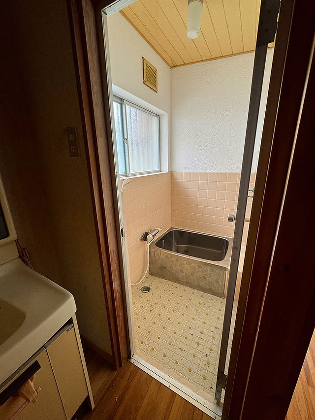 1980s wood house, 7-min walk to station, Mie