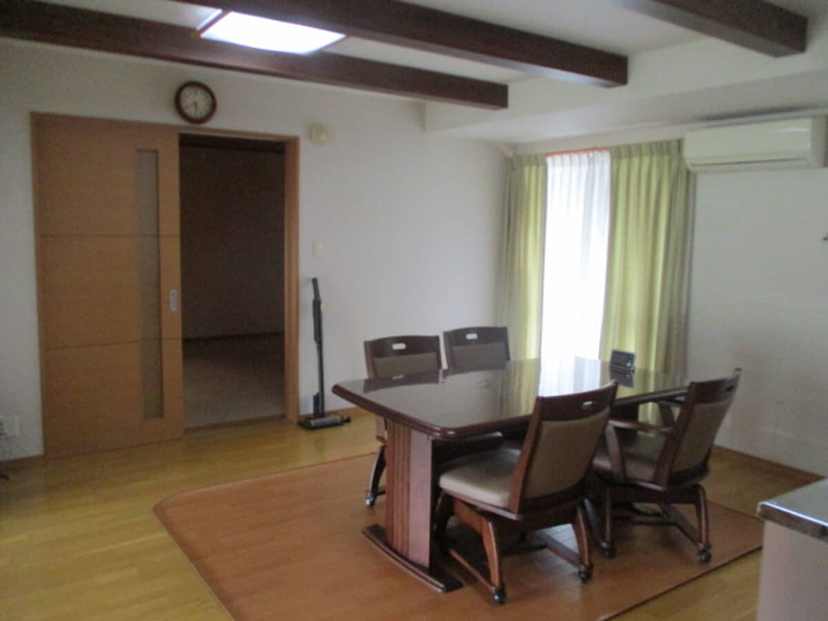 1970s wood house on a large plot in Hiroshima