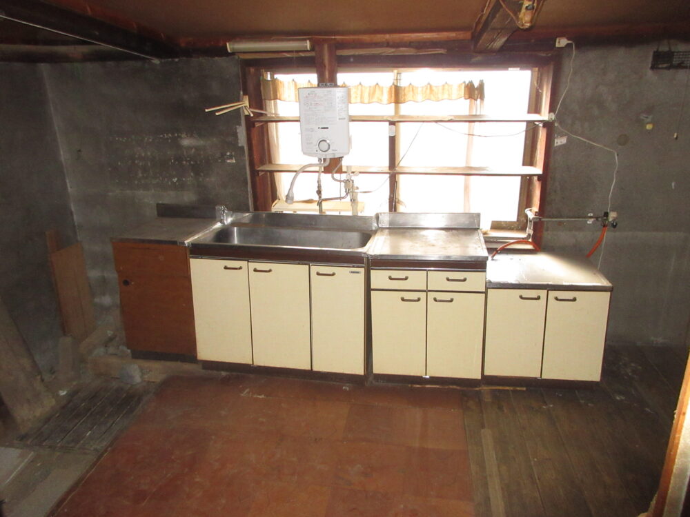 1940s wood house on a large plot in Iwate