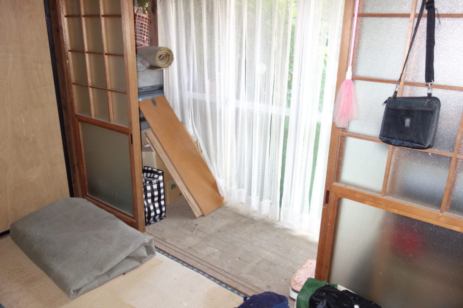 1950s wood house on a large plot in Nagasaki