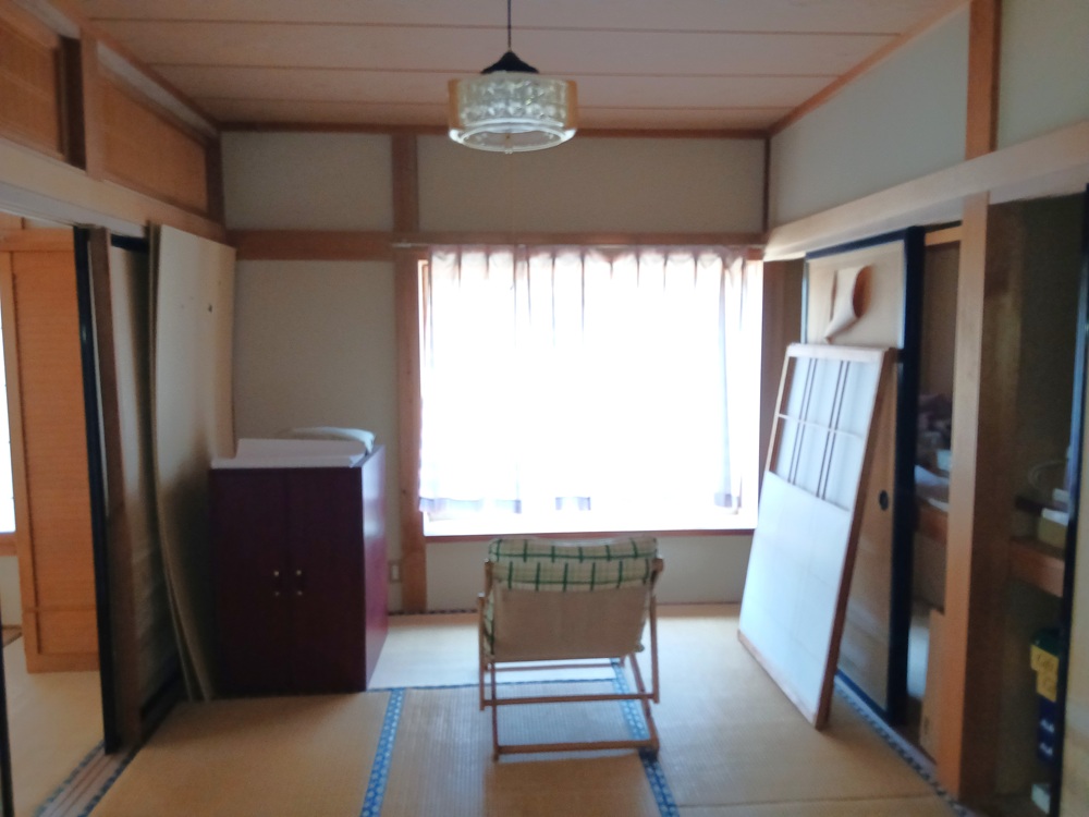 1980s wood house, 10-min walk to station, Iwate