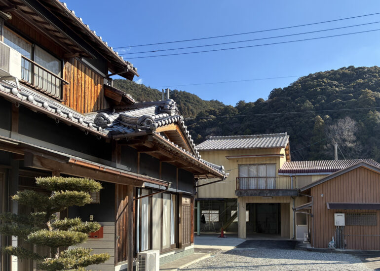 1990s wood house on a large plot in Matsusaka Kahada