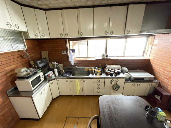 1980s wood house on a large plot in Tottori