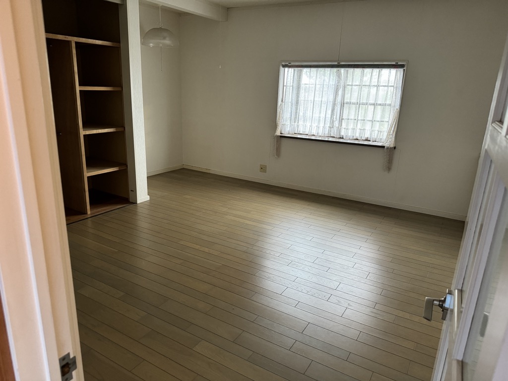 1980s wood house on a large plot in Akita