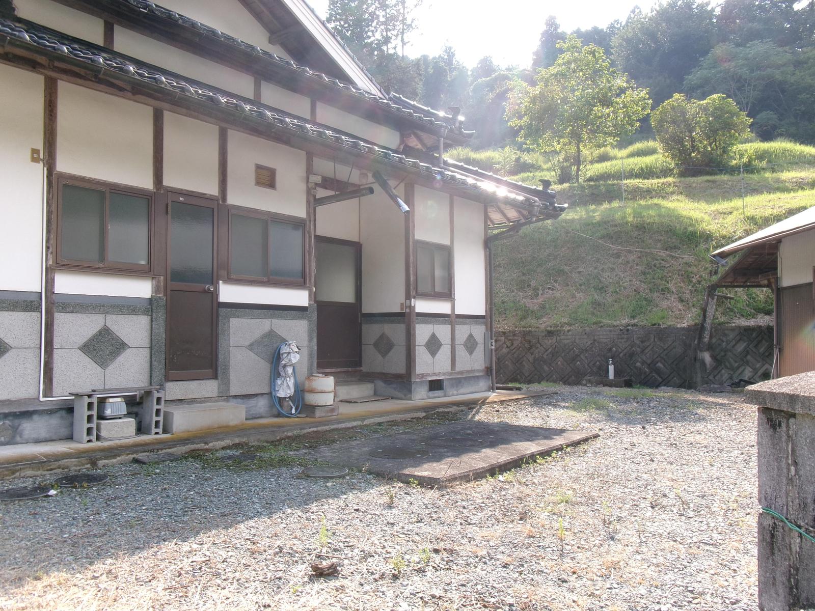 1980s wood house on a large plot in Hyogo