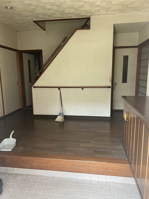 1980s wood house, 4-min walk to station, Gifu