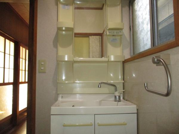 1960s wood house, 15-min walk to station, Okayama
