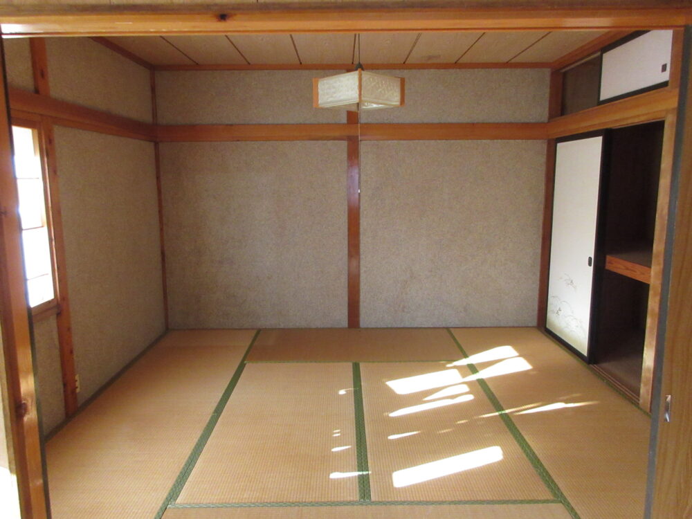 1940s wood house on a large plot in Iwate