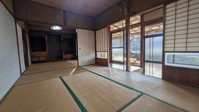 1960s wood house on a large plot in Hioki, Kagoshima