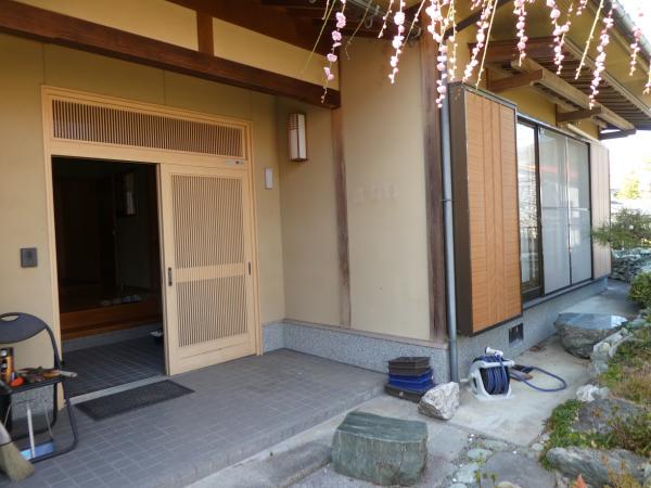 1990s wood house, 20-min walk to station, Ehime