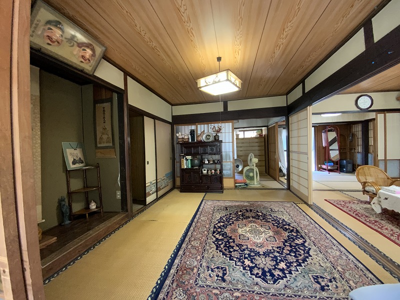1950s wood house with storehouses in Yamaguchi