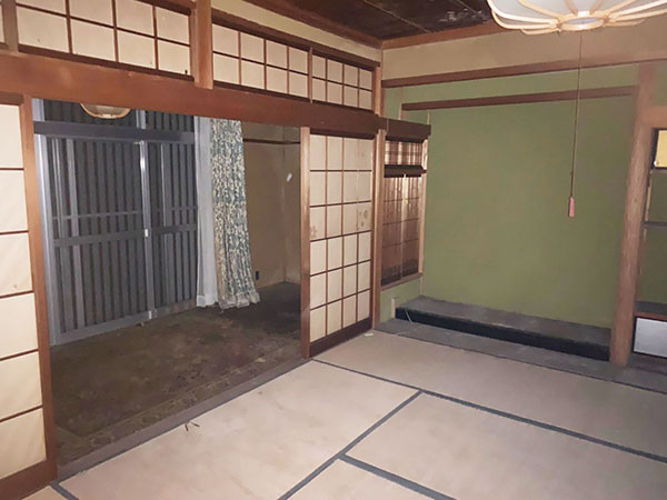 1970s wood house on a large plot in Nara