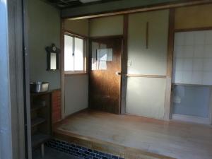 1960s wood house, 13-min walk to station, Kawanishi, Yusui