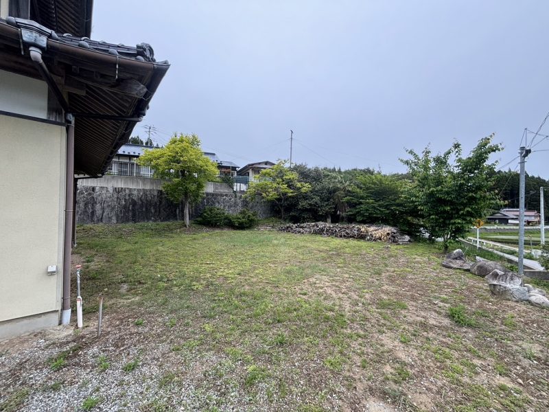 1980s wood house on a large plot in Iwate