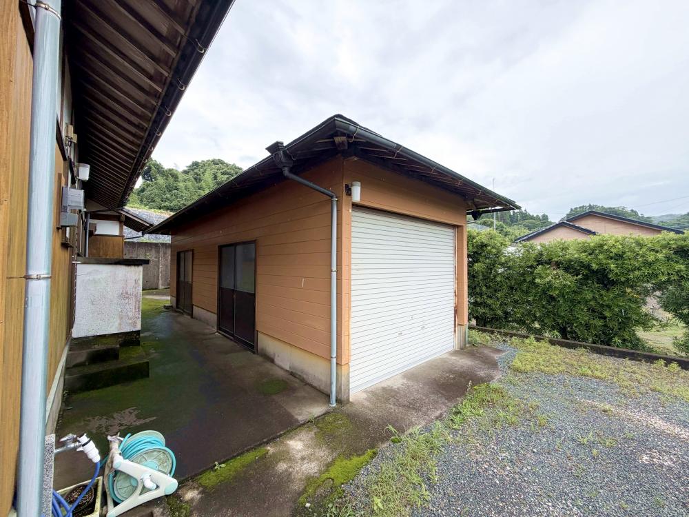 1990s wood house in Hamada, Kanoya, farmland, approval needed