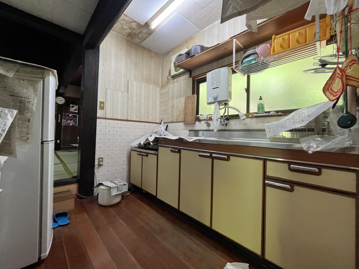 1950s wood house on a large plot in Miyazu, Kyoto