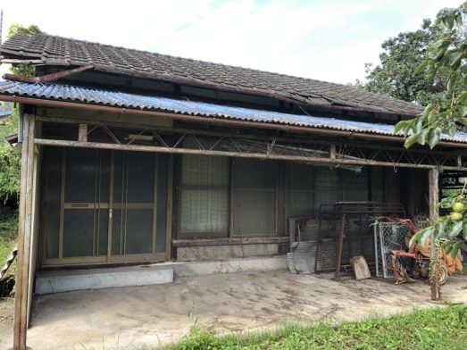 1960s wood house on a large plot in Tokushima