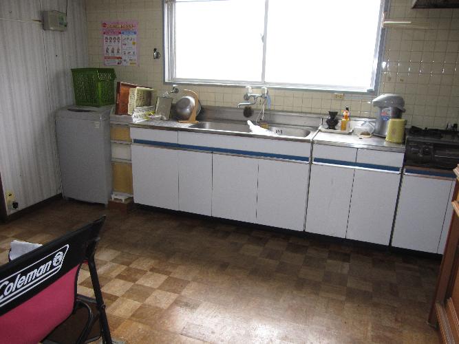 1970s concrete house, 20-min walk to station, Satsumasendai
