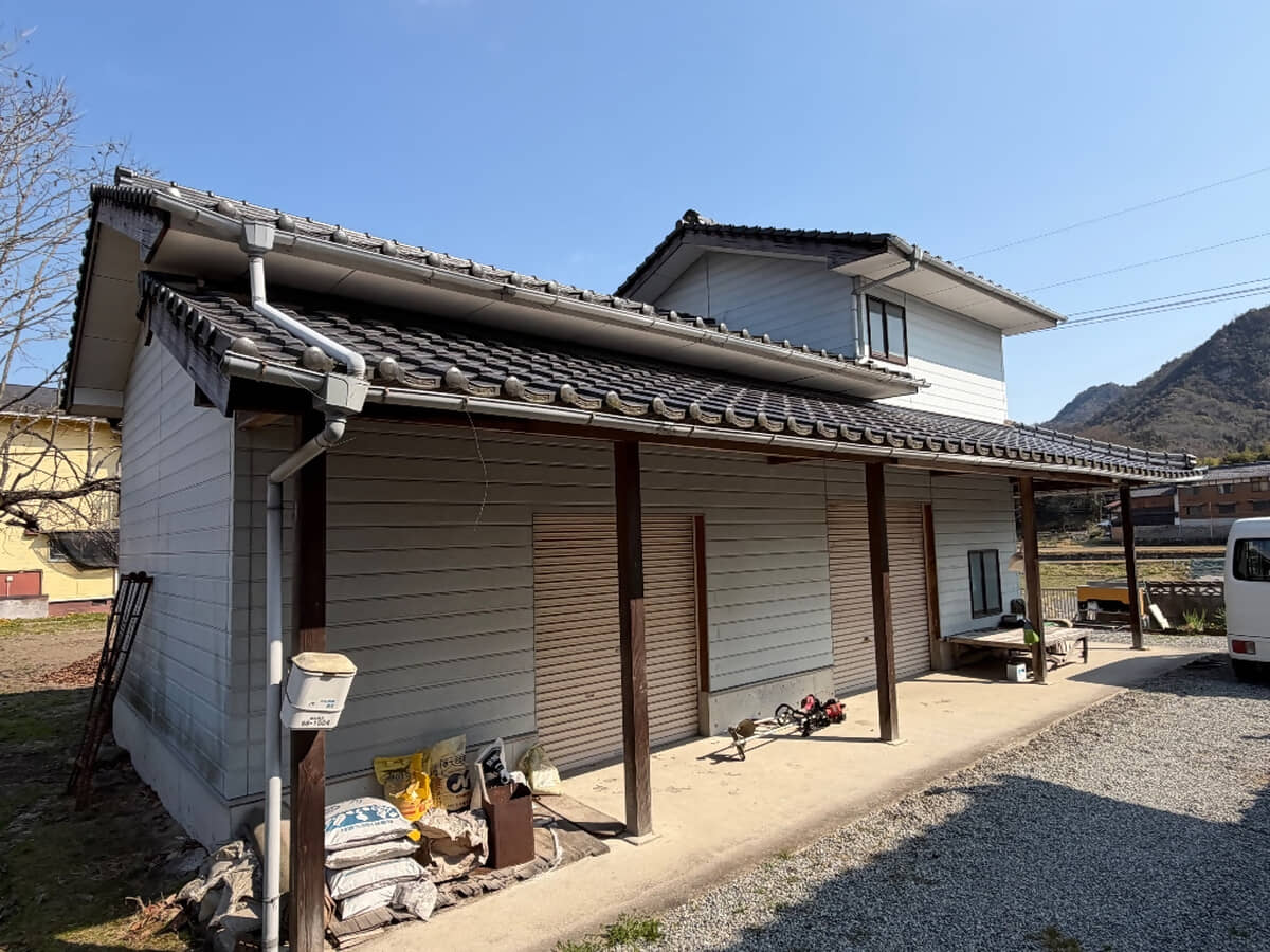 1950s wood house on a large plot in Hiroshima