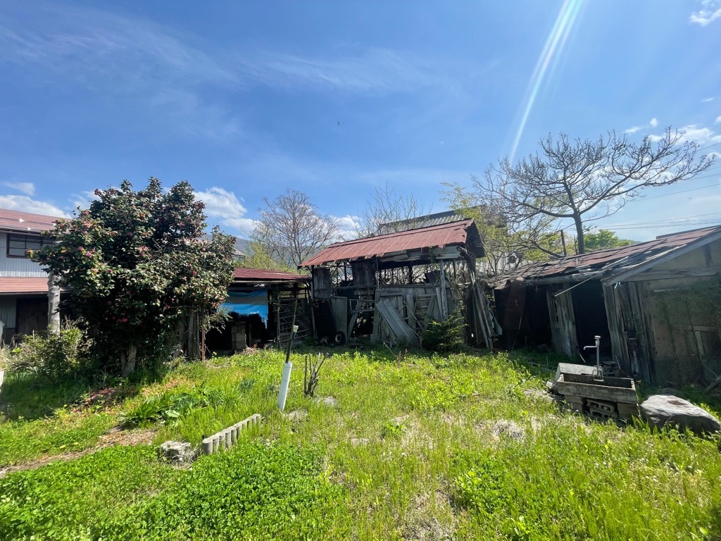 1970s wood house on a large plot in Nagano