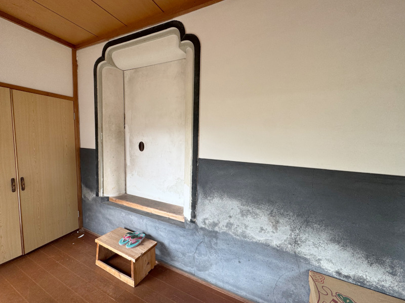 1970s wood house on a large plot in Hyogo