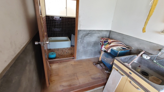 1980s wood house on a large plot in Iwate
