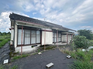 1970s house on a large plot in Sueyoshi, Soo