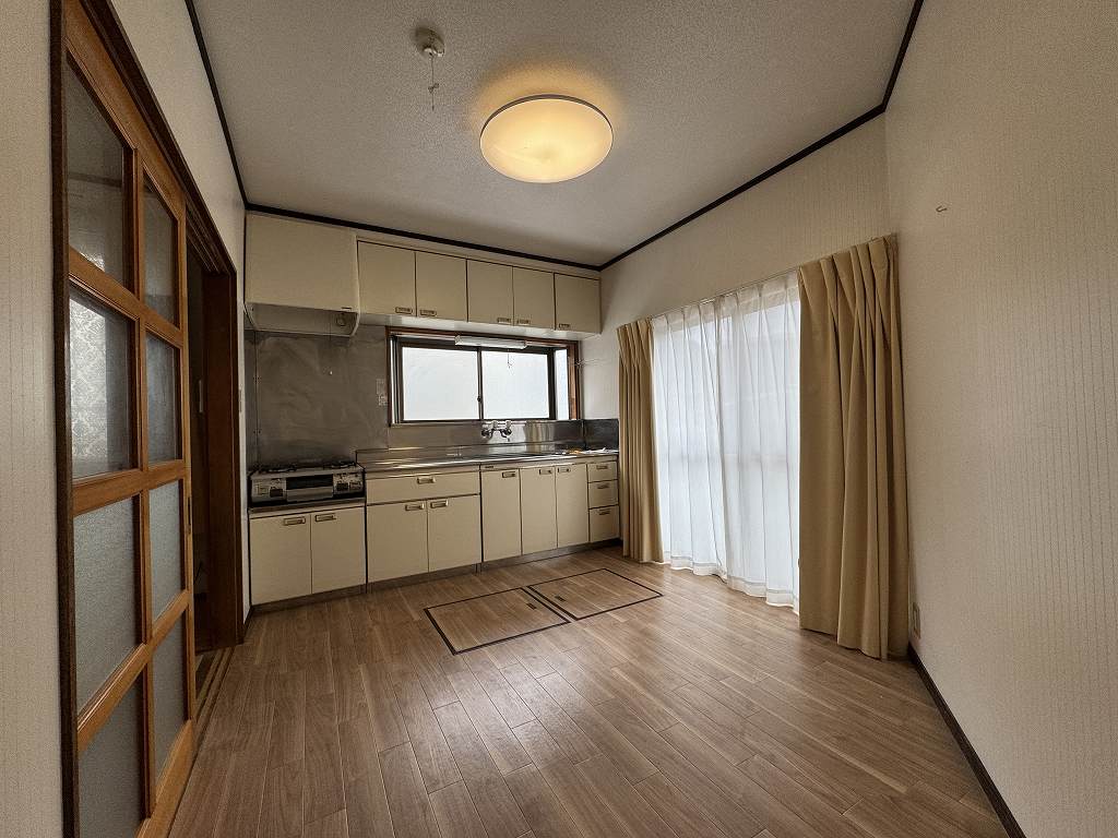 1970s wood house, 11-min walk to station, Nagano