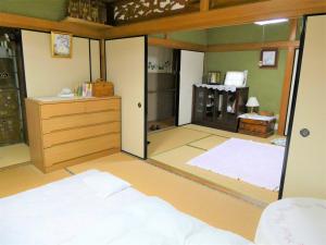 1970s wood house, 17-min walk to station, Shimane
