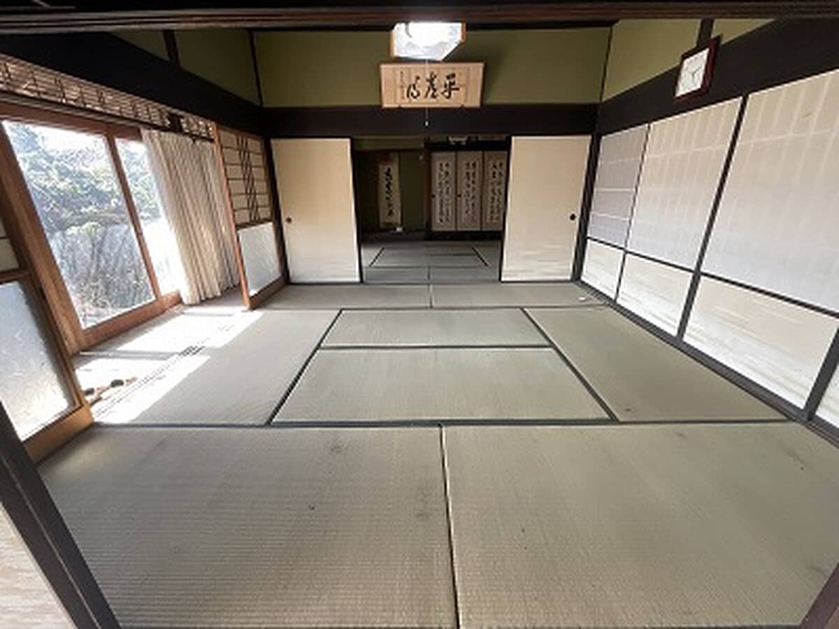 1920s wood house on a large plot in Hiroshima