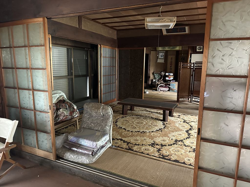 1940s wood house with storehouses in Gifu
