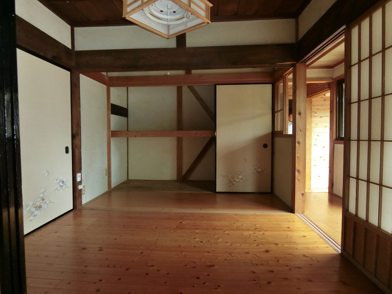 1980s wood house in Kochi