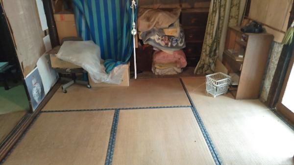 Wood house with storehouses in Hyogo