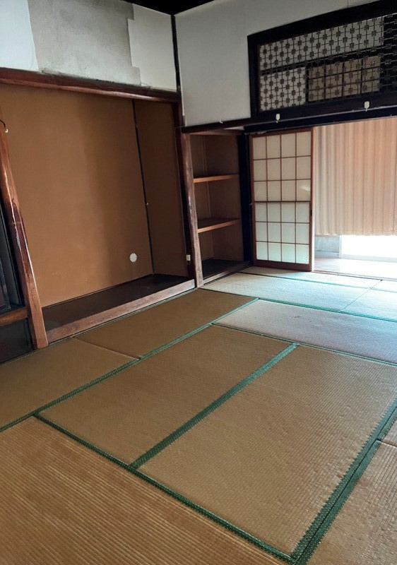 Wood house on a large plot in Niigata
